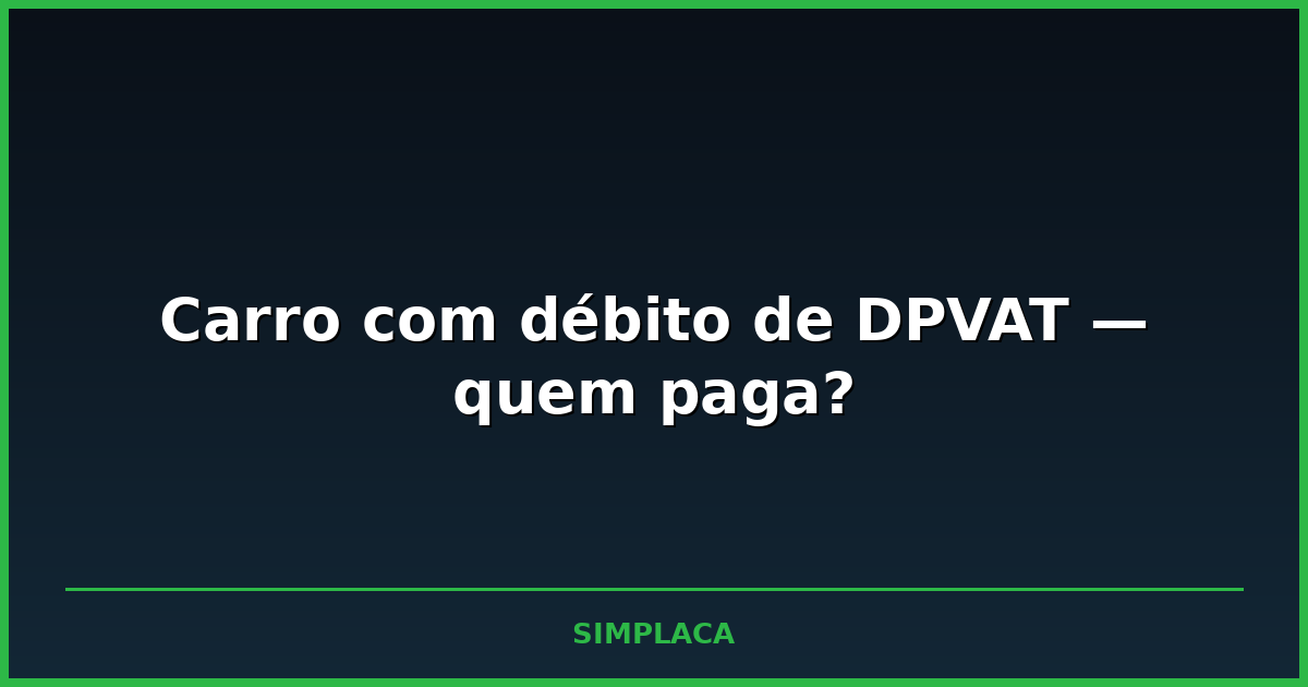 Pessoa consultando pela placa um carro com pendência financeira no painel do veículo